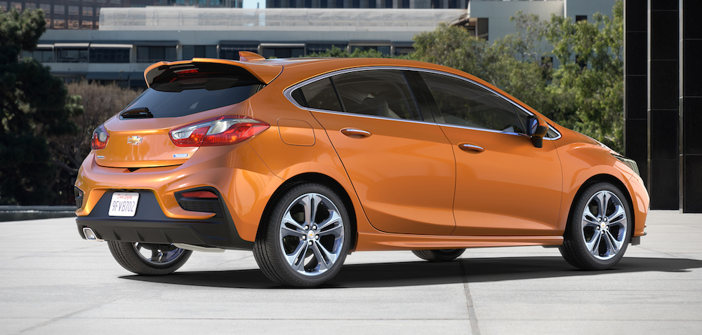 The 2017 Cruze Hatch offers the design, engineering and technological advancements of the 2016 Cruze sedan in a functional, sporty package with added cargo space.