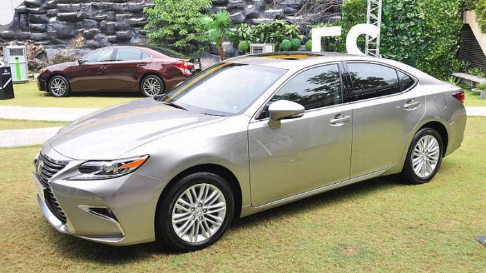Lexus ES